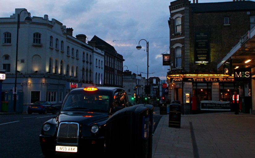 Estantes vacíos, taxis&nbsp;vacíos